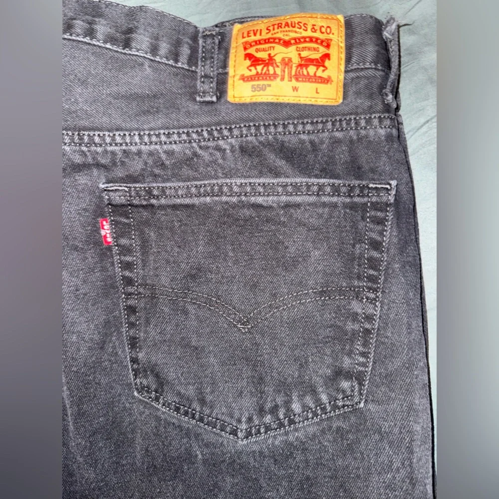 Levis 550 Relaxed Fit Black Denim Jeans Mens 44x30 Faded